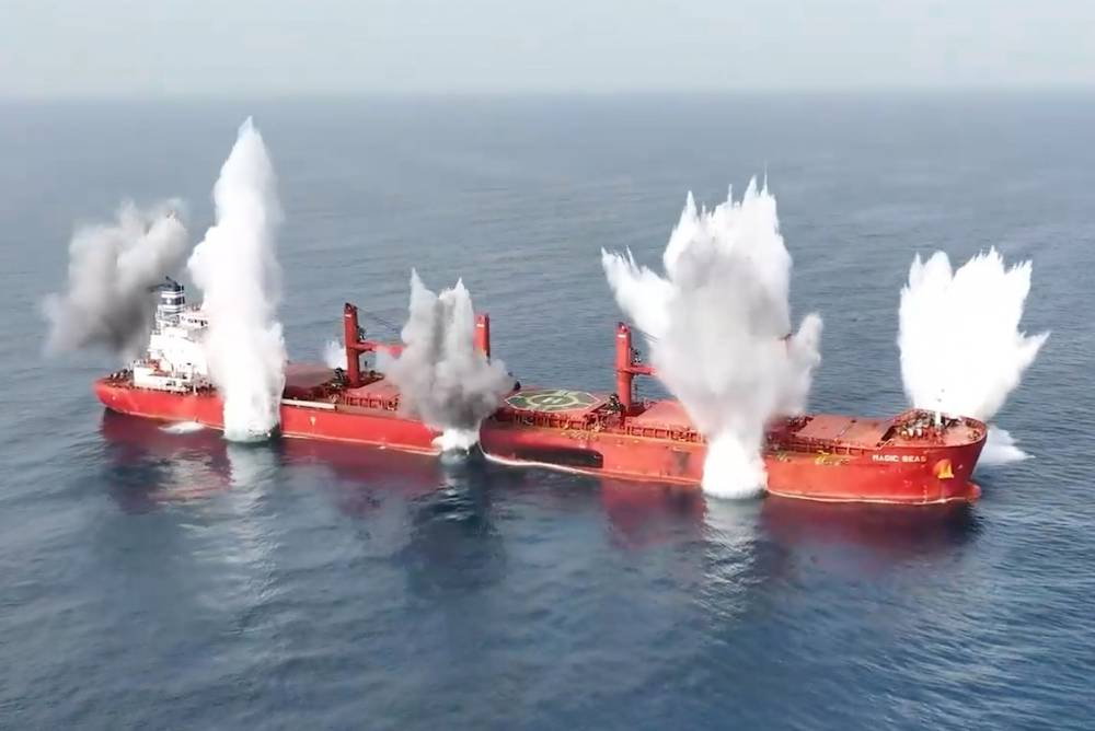 "Magic Seas" adlı gemiye yapılan saldırı ve batış görüntüleri 13