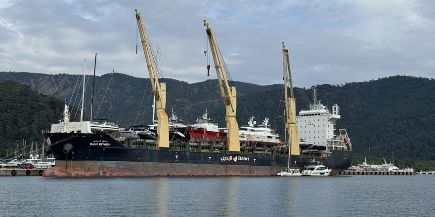 Marmaris’e 3 Kargo Gemisiyle 6 Lüks Yat Getirildi