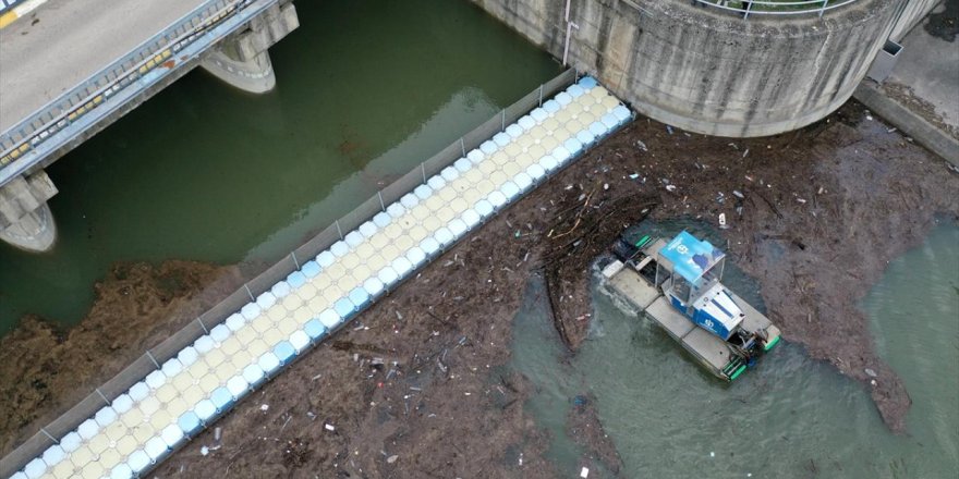 Yuvacık Barajı'na Derelerin Taşıdığı Atıklar Toplanarak Su Kalitesi Korunuyor