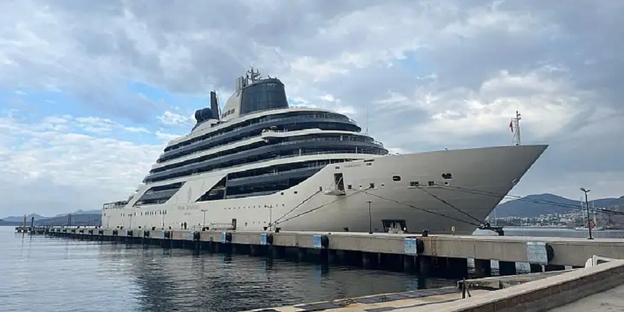 "Four Seasons 1" Kruvaziyeri Bodrum'a Geldi