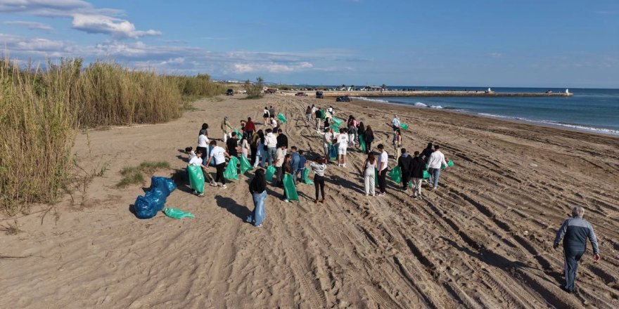 Manavgat'ta Caretta Ccarettalar İçin Kıyı Temizliği Yapıldı