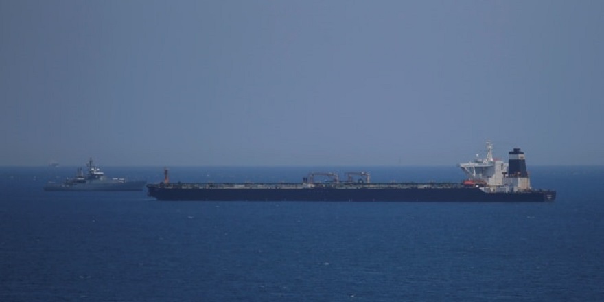 İran, Panama bandıralı petrol tankerine el koydu
