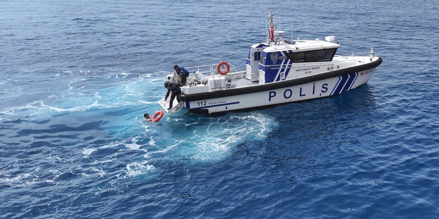 Deniz Polisleri Karakol Botlarıyla Mavi Sularda Her Daim Teyakkuzda