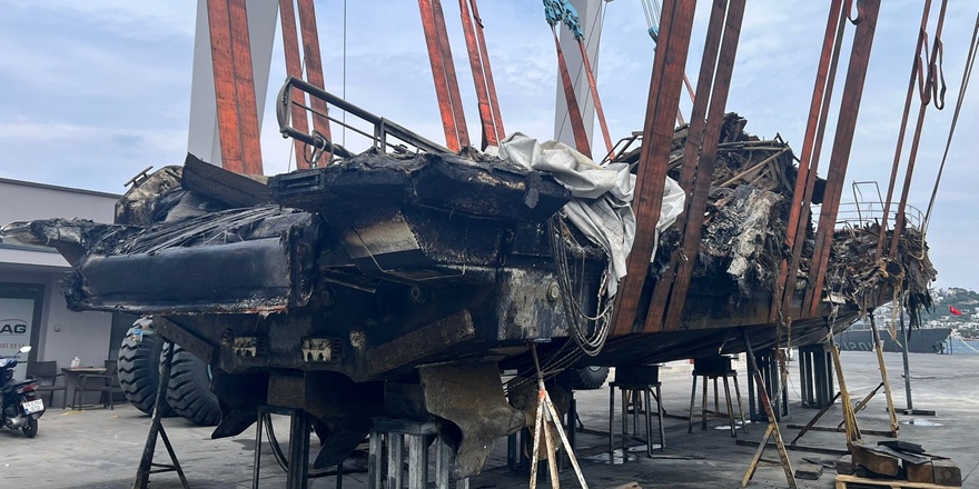 Yanan Motoryatlar Denizden Çıkarıldı, Temizlik Başladı