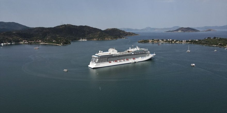 "Allura" İsimli Kruvaziyer Fethiye Körfezi'ne Demirledi