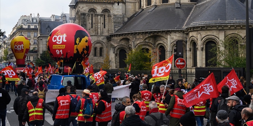 Fransa'da petrol rafinerileri, enerji ve liman sektörü çalışanları greve gidiyor