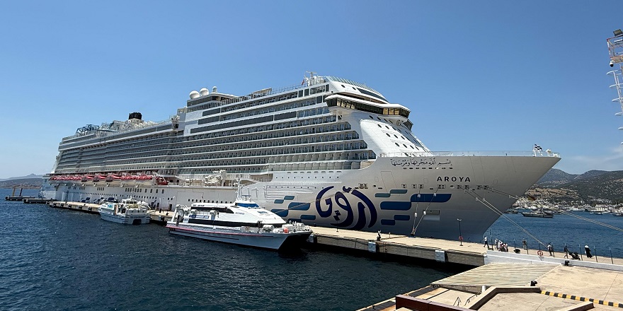 Bahama Bayraklı Aroya Bodrum’a Yanaştı