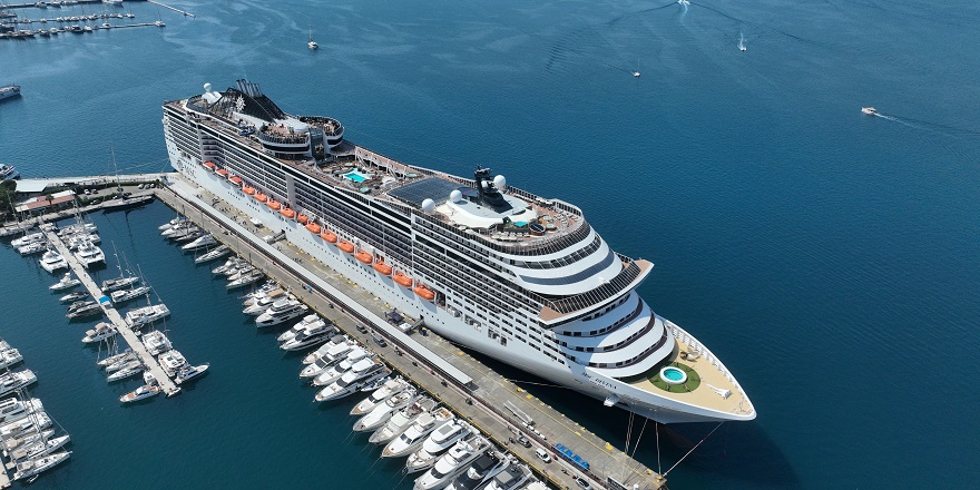 MSC Divina Marmaris Limanı'na Demir Attı