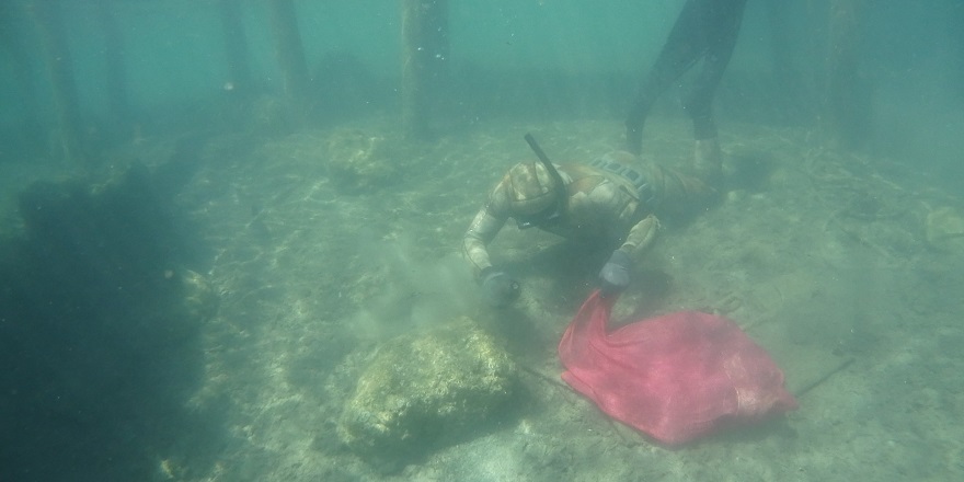 Dalgıçlar Deniz Dibindeki Kirliliği Gün Yüzüne Çıkardı