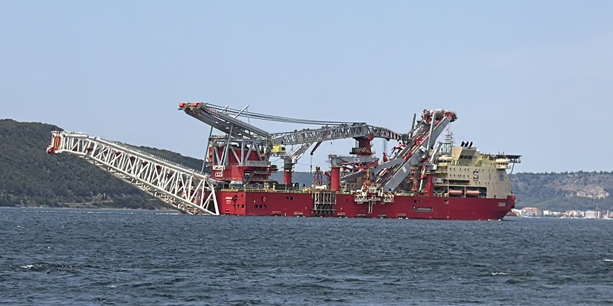 Dev Boru Döşeme Gemisi 'JSD6000' Çanakkale Boğazı'ndan Geçti