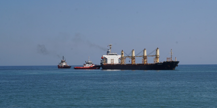 Tekirdağ'da karaya oturan gemi kurtarıldı