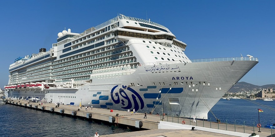 Aroya ile Binlerce Turist Bodrum'da
