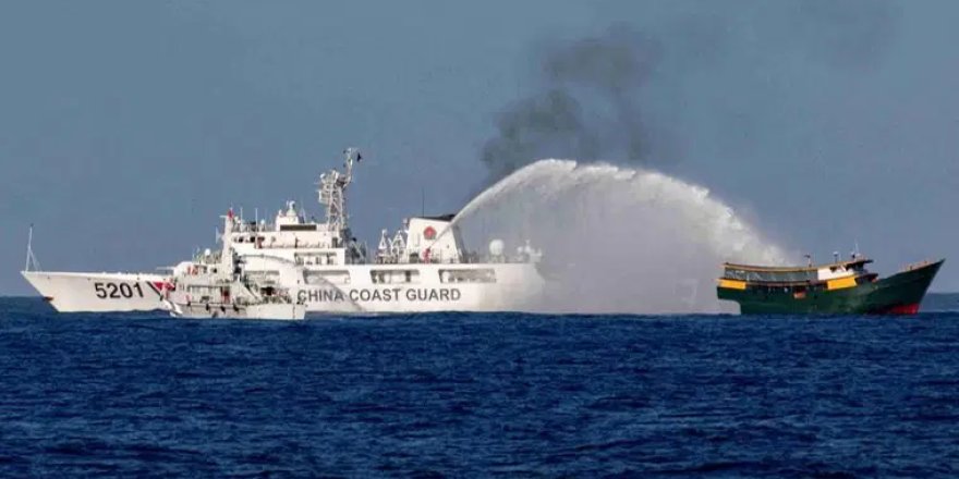 Çin Sahil Güvenliği, Scarborough Sığı'nda Filipinler Gemisine Tazyikli Su Sıktı