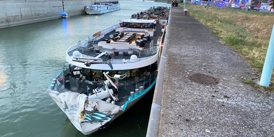 Tuna Nehri'nde Kruvaziyer Kazası: 14 Yaralı