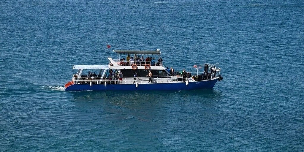 Dalgıçların Yeni Rotası: Van Gölü'nün Gizemli Derinlikleri