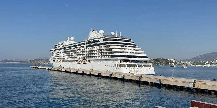 "Seven Seas Splendor" Kruvaziyeri 739 Yolcuyla Bodrum'a Geldi