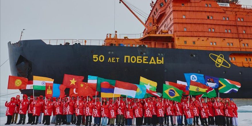 Rosatom'un "Bilgi Buzkıranı" Keşif Gezisi Kuzey Kutbu'na Doğru Başladı