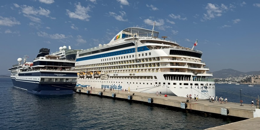 Bodrum'a 2 Kruvaziyerle 2 Bin 746 Turist Geldi