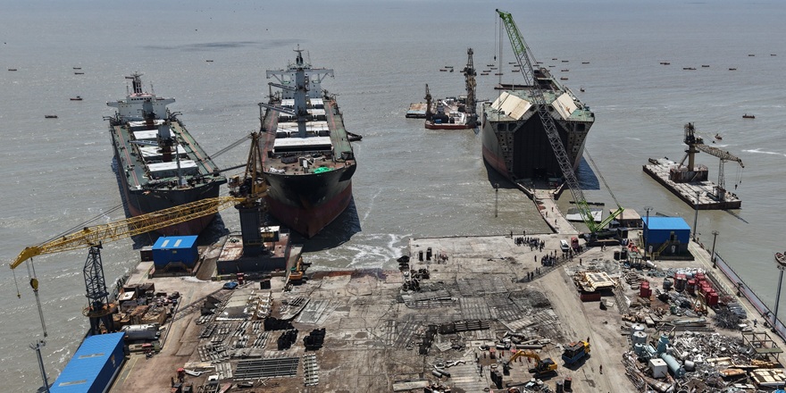 Gemi Söküm Tesisinde Gaz Sızıntısı: 8 İşçi Hayatını Kaybetti