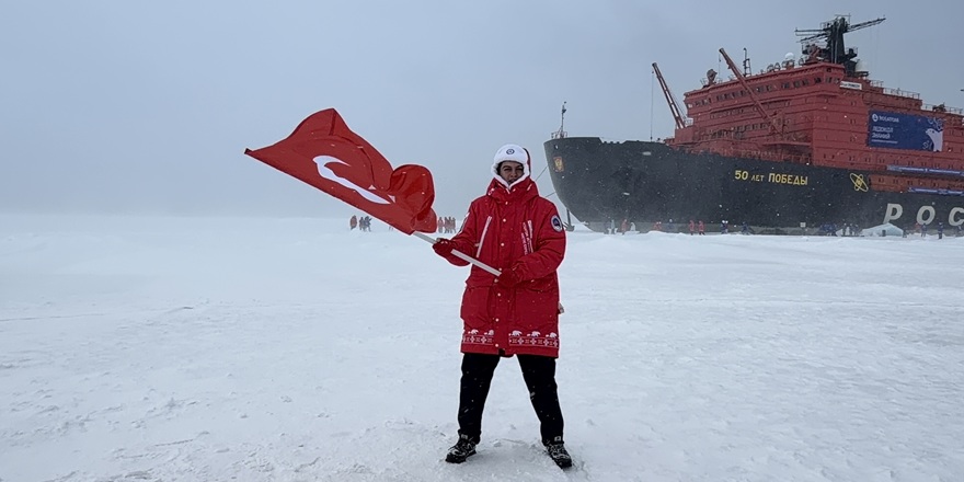 Kuzey Kutbu'nda Ay Yıldızlı Gurur