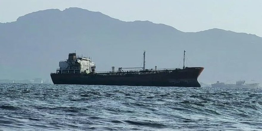 Korsanlar Yaptırımlı Tankeri Kaçırdı