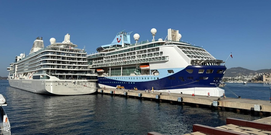 Bodrum'a 2 Kruvaziyerle 2 Bin 484 Turist Geldi