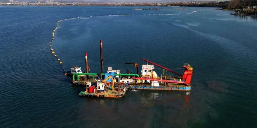 İzmit Körfezi'nden 160 Bin Kamyon Dolusu Dip Çamuru Çıkarıldı