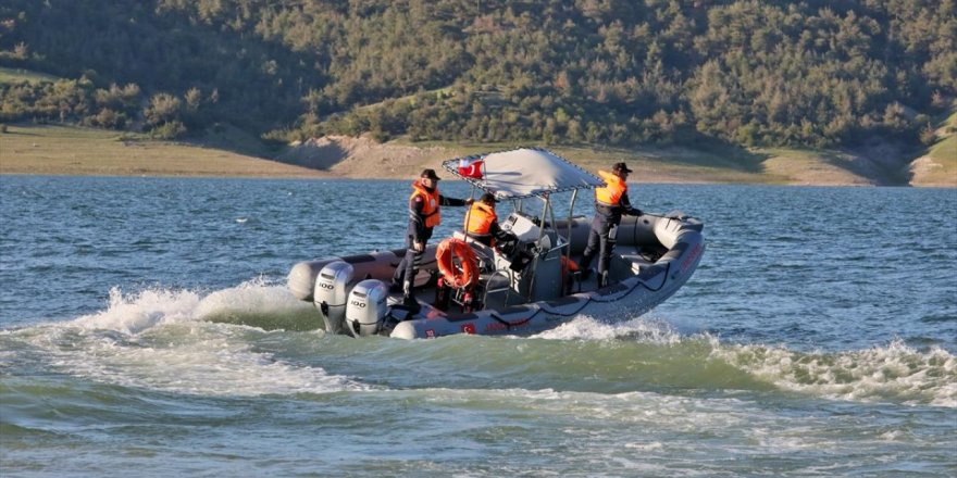 Hazar Gölü'nün Güvenliğini Botlu Jandarma Ekibi Sağlıyor
