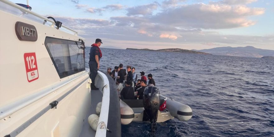 İzmir Açıklarında 19 Düzensiz Göçmen Yakalandı