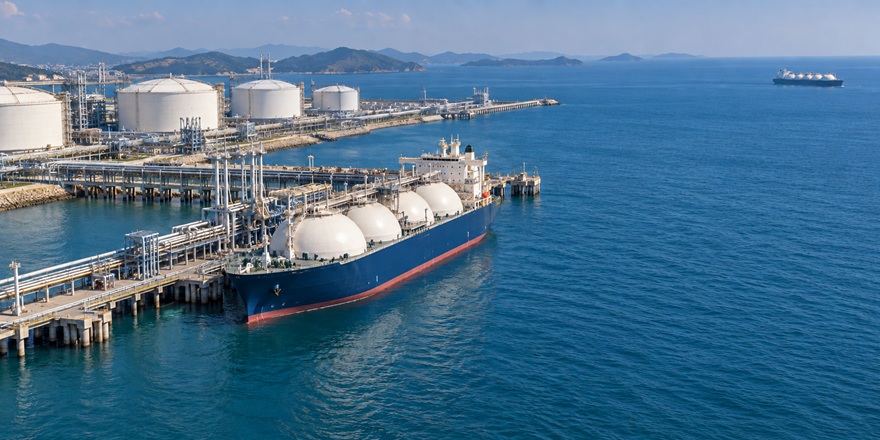 Çin LNG’de Alıcıdan Küresel Satıcıya Dönüşüyor