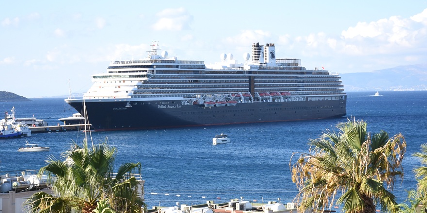 285 Metrelik Oosterdam Bodrum Limanı'nda
