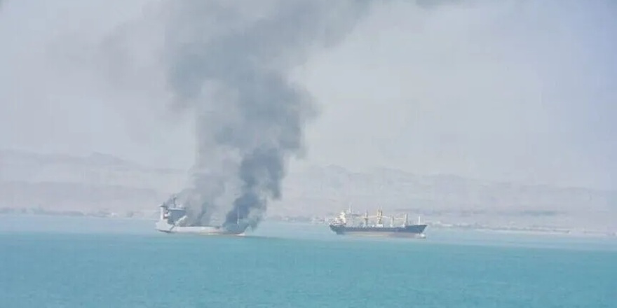Hürmüz Boğazı'nda Peş Peşe İki Tanker Vuruldu