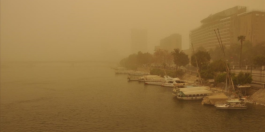 Mısır, olumsuz hava koşulları nedeniyle 3 limanı geçici olarak kapattı