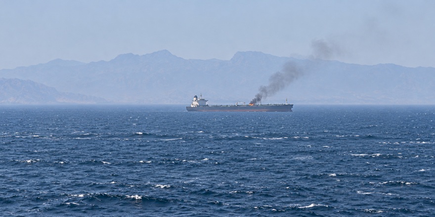 İran’dan Hürmüz’de Yanan Tanker İddiası