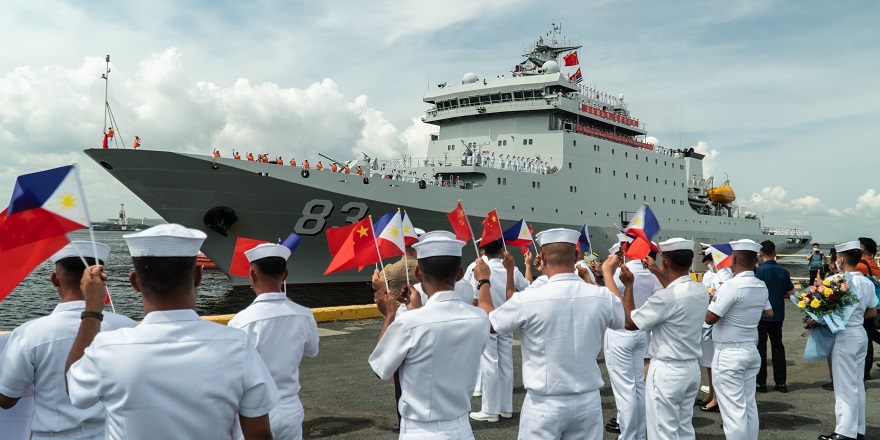 Çin Donanmasına ait "Qi Jiguang" gemisi Manila'da