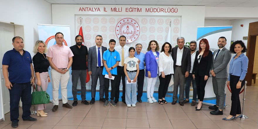 İMEAK DTO Antalya Şubesi, geleceğin denizcilerini ödüllendirdi