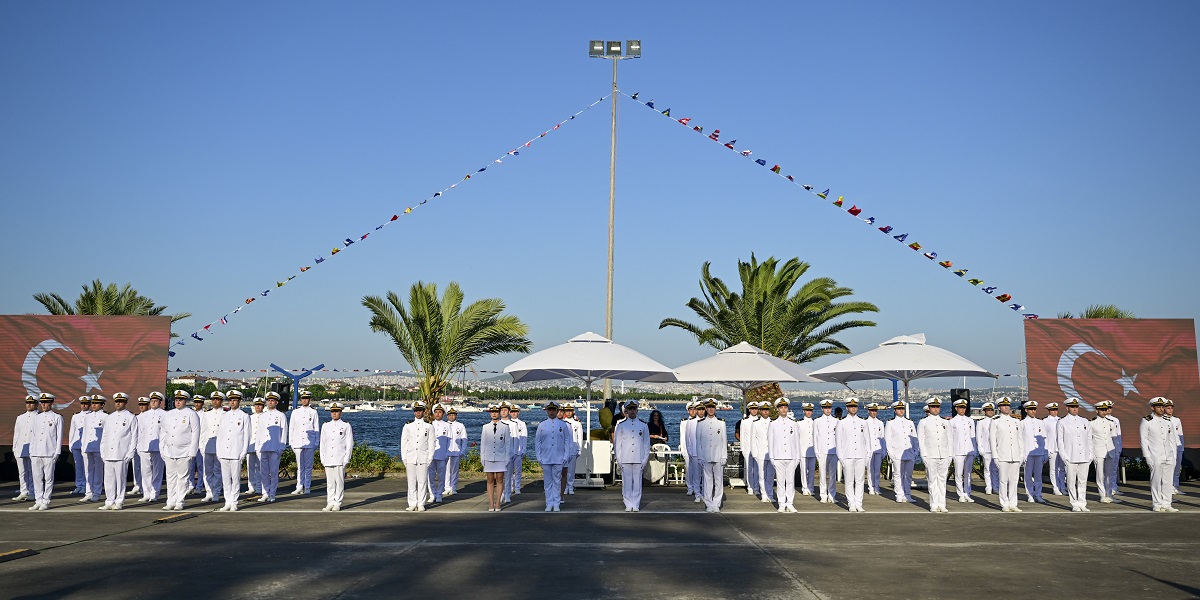 İTÜ Denizcilik Fakültesi mezunları diplomalarını törenle aldı