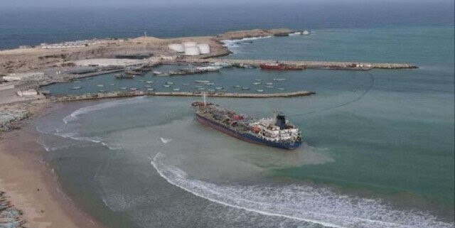 Karaya oturan tankerdeki 3 bin 500 ton petrol tahliye edildi