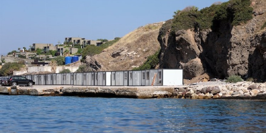 Bodrum’da deniz kenarındaki 22 konteyner kaldırıldı