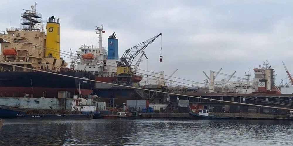 Tuzla'da gemi atık deposunda patlama