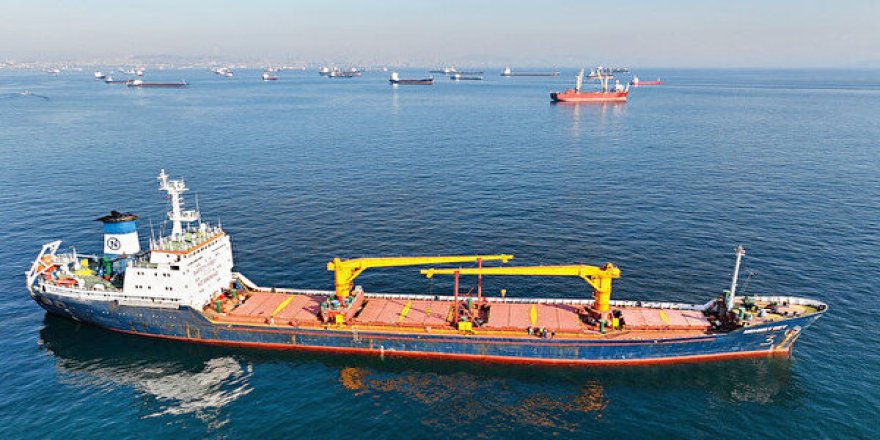 Karadeniz'de ticari gemilerin beklemesi artıyor