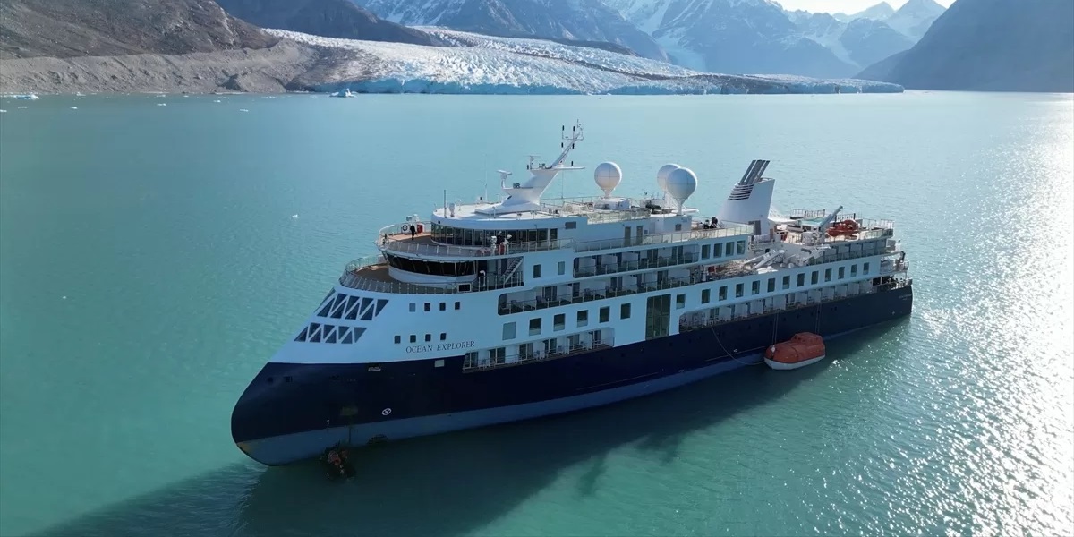 Grönland'ın kuzeydoğusunda mahsur kalan lüks yolcu gemisi kurtarıldı
