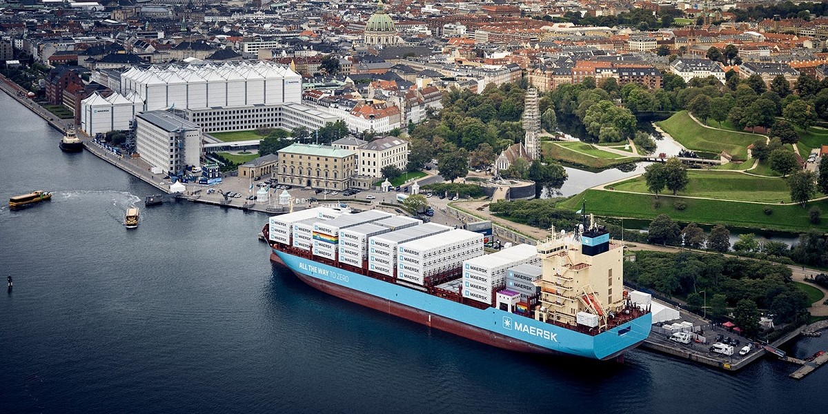 Dünyanın metanolle çalışan ilk konteyner gemisi denize indirildi
