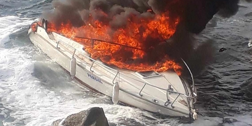 Çevlik Limanı yakınlarında teknede çıkan yangın söndürüldü