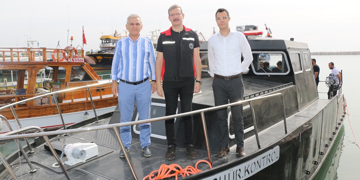 Adana'da su ürünleri kontrol teknesi denize indirildi