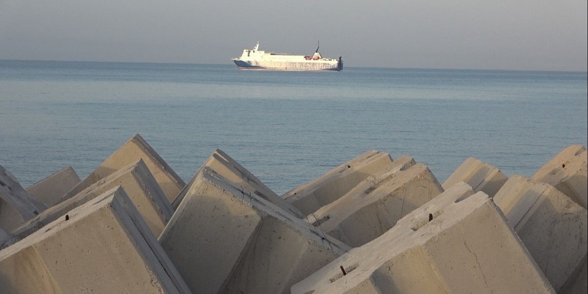 Rusya'ya yük taşıyan gemi Karadeniz'de mahsur kaldı