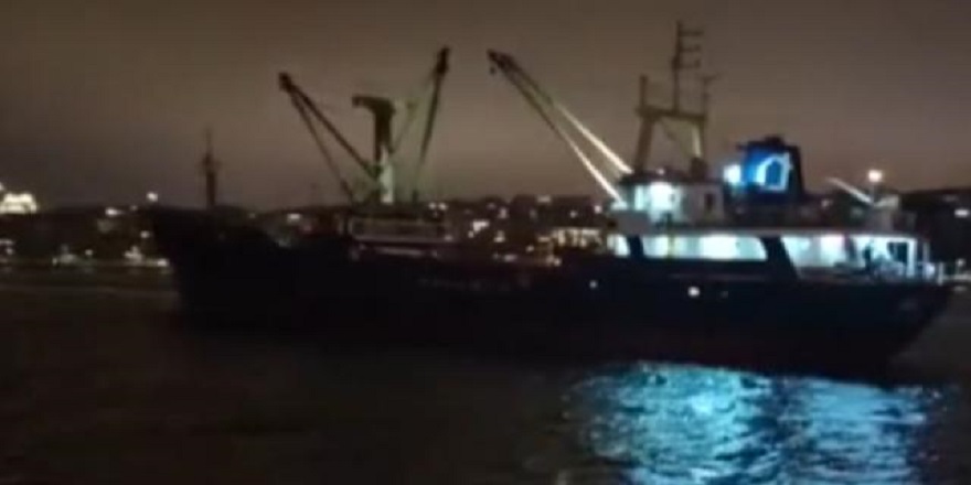 İstanbul Boğazı'nda makine arızası yapan yük gemisi kurtarıldı
