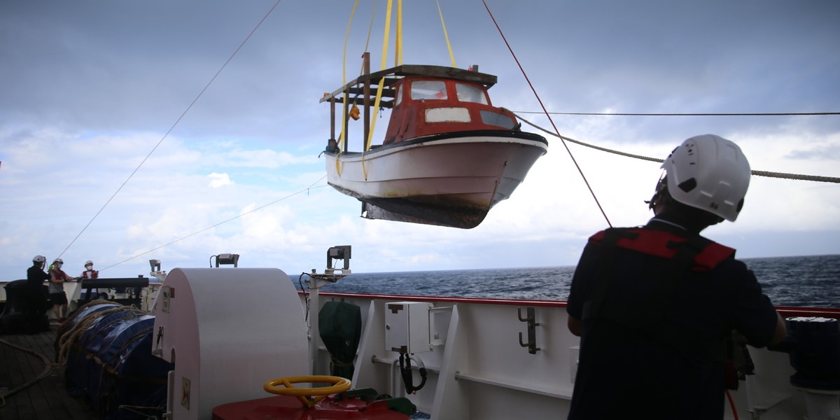 Araştırma gemisi Xuelong 2, balıkçı teknesi ve mürettebatını kurtardı