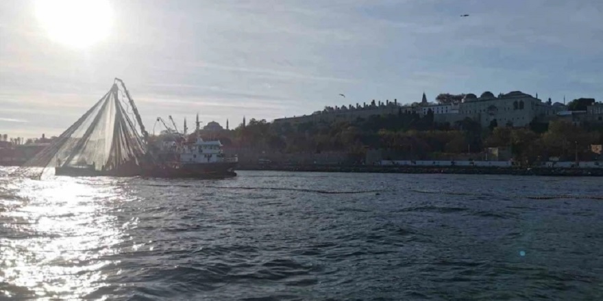 İstanbul'da yasa dışı balık avcılığı yapan 3 kişi yakalandı