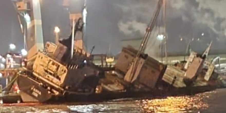 Bursa'da bir gemi yan yattı